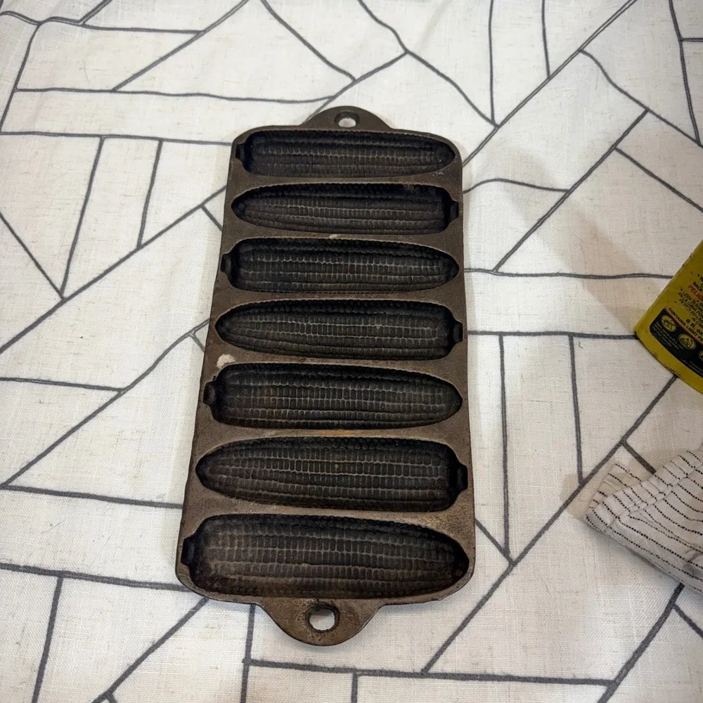 Unbranded Cast Iron Cornbread Pan 13in Gray 7 Slot Corn Stick Molds Made‎ in USA